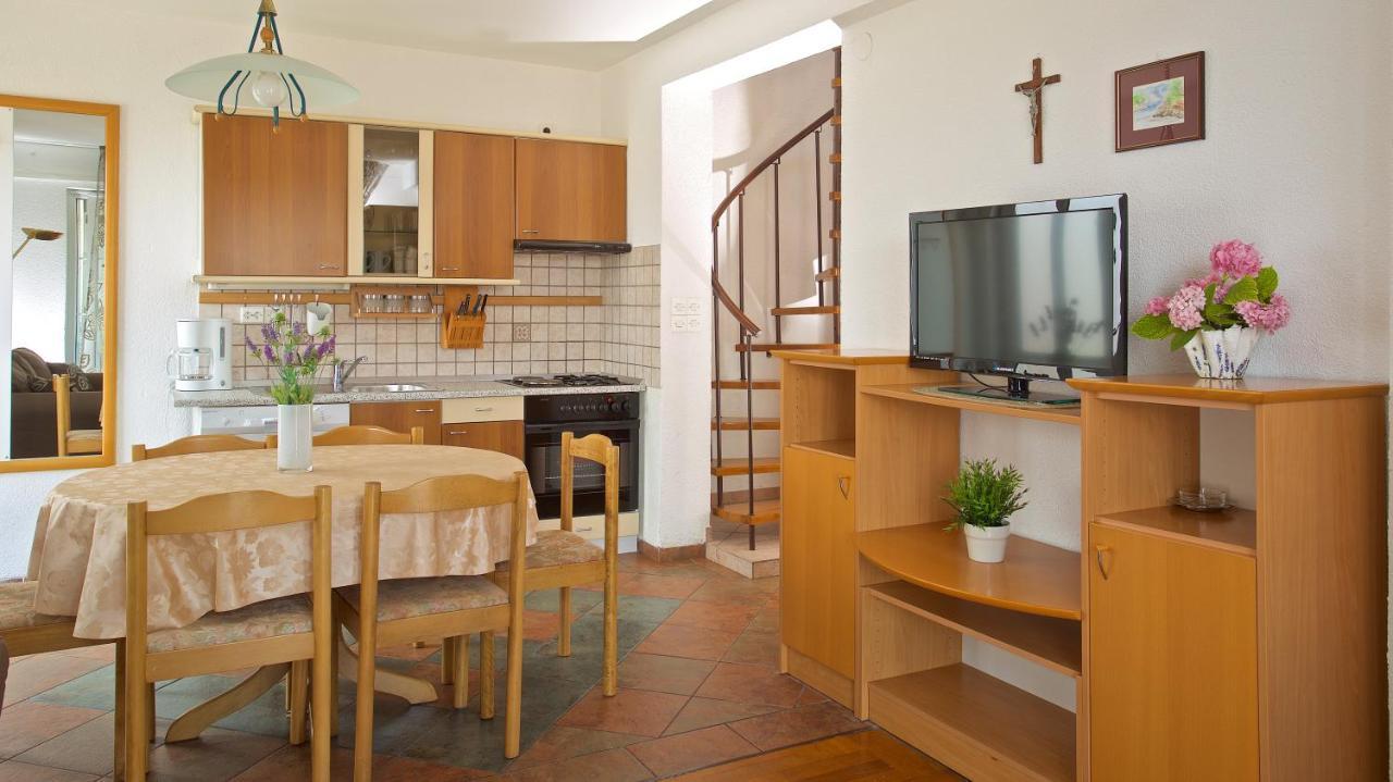 Apartments Kalina Jelsa  Εξωτερικό φωτογραφία